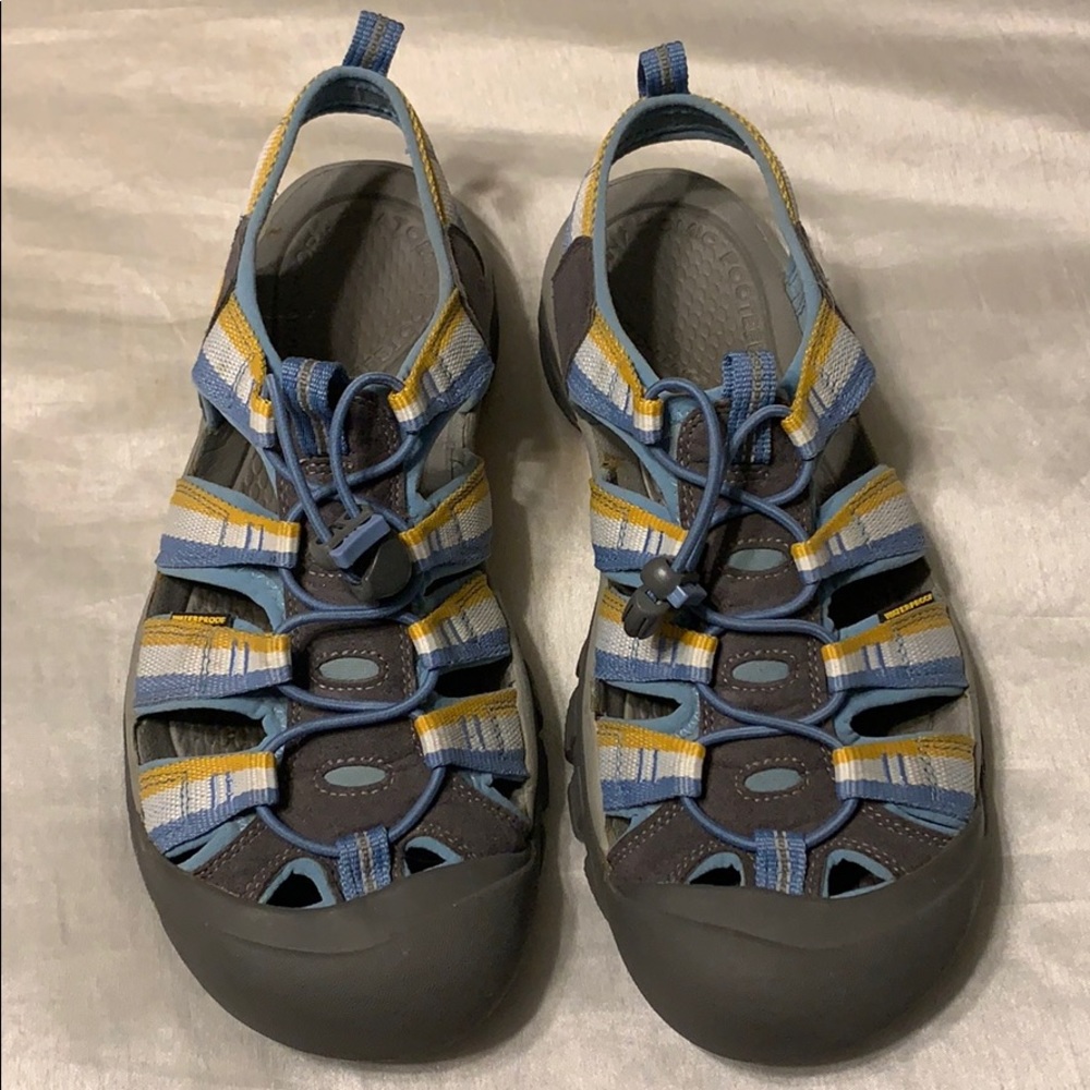 Keen shoes, sz is 10.5, like new!!